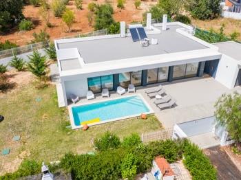 Villa 91 - Moradia V4 com piscina privada